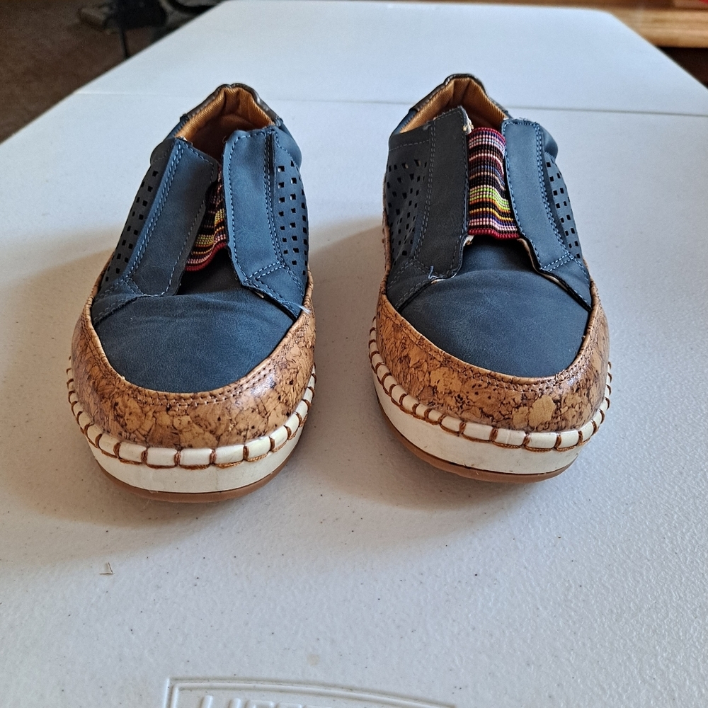 Ladies Blue Leather Top sneakers - Picture 2 of 6